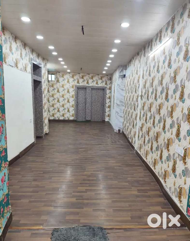 Independent Space on rent for commercial purpose Main road