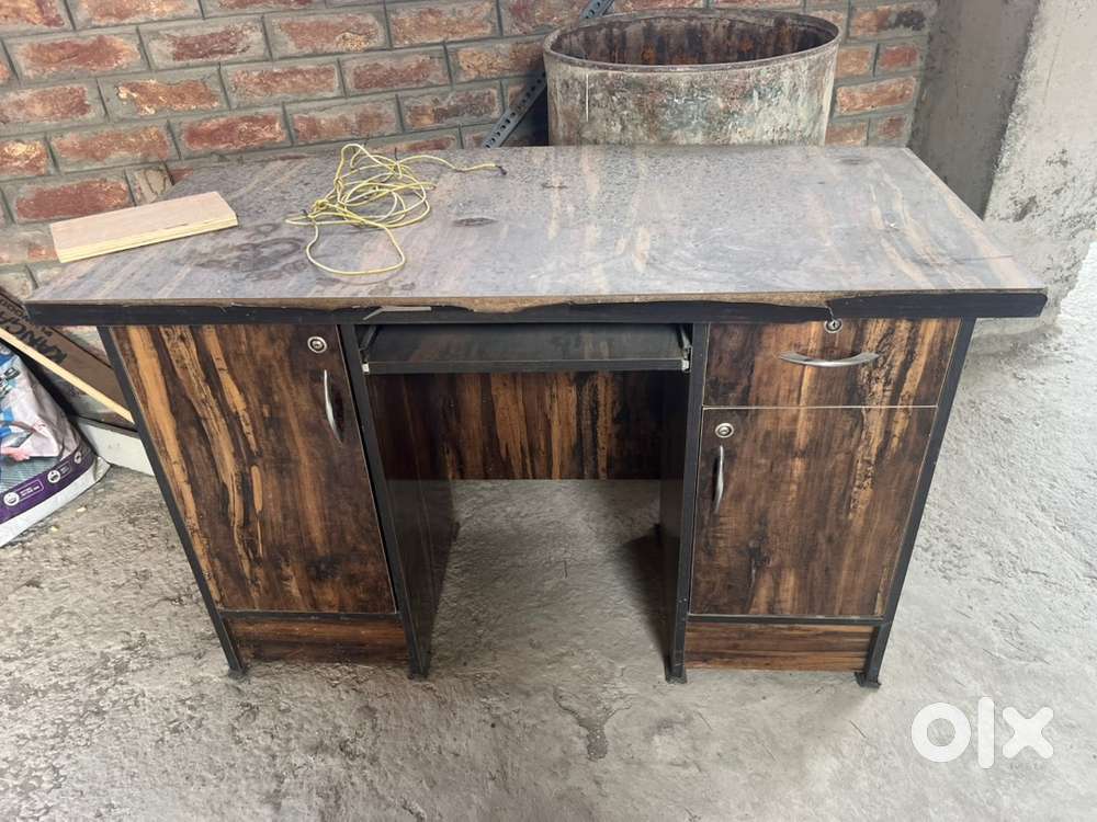 Computer table