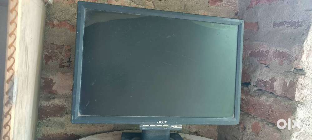 Salota TV Black and white and ACER LCD MONITORS