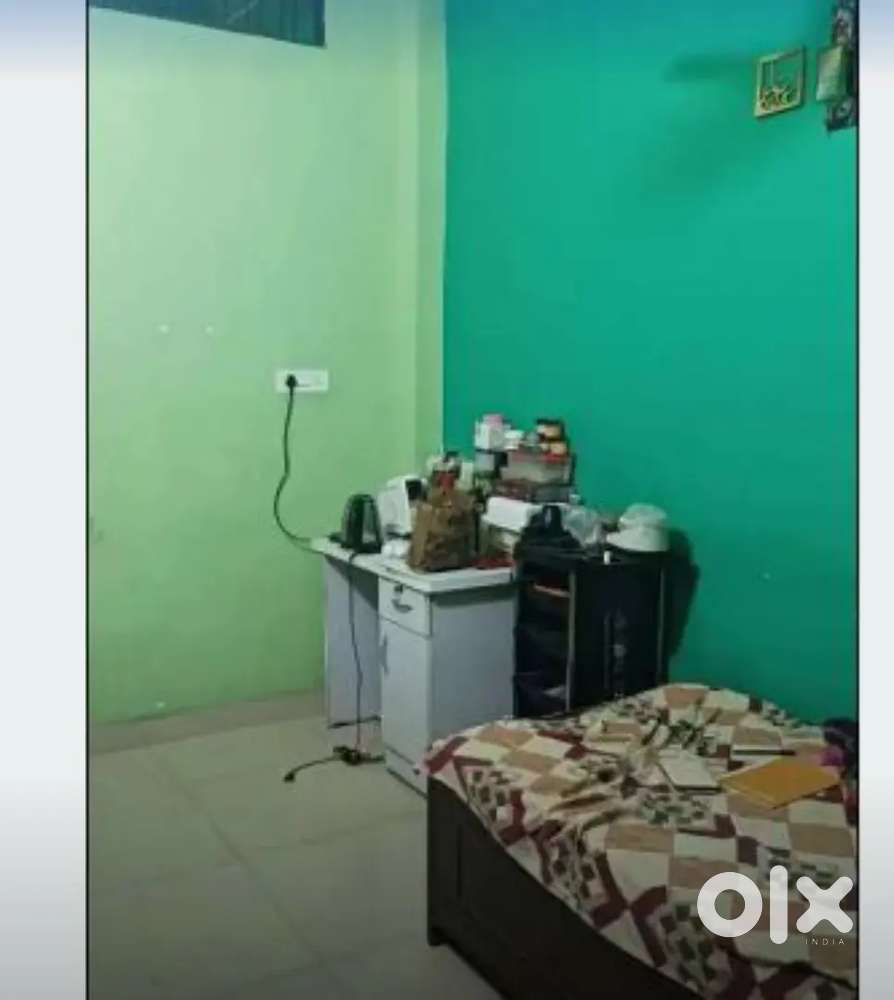 Need A Female room Partner