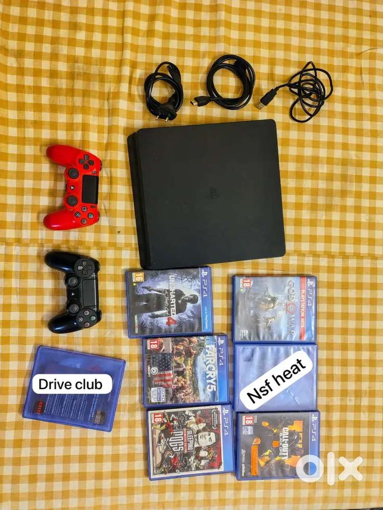 PS4 CONSOLE WITH 8 GAMES (7 DVD + 1 PRE INSTALLED) WITH CONTROLLER