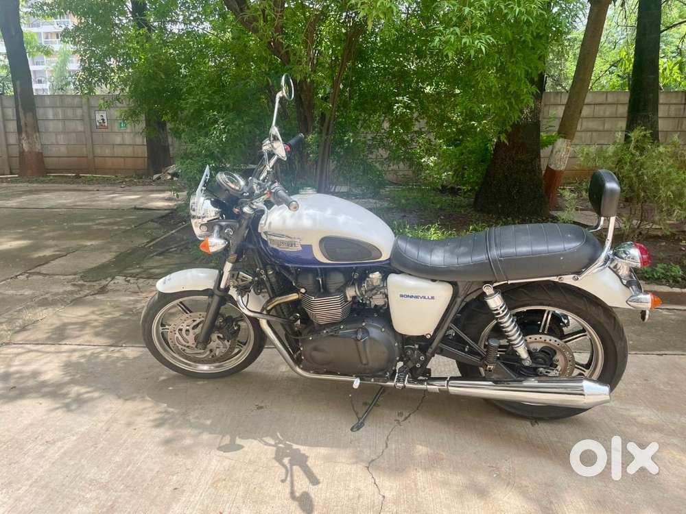 Ultra Clean Triumph Bonneville T100 (A3)
