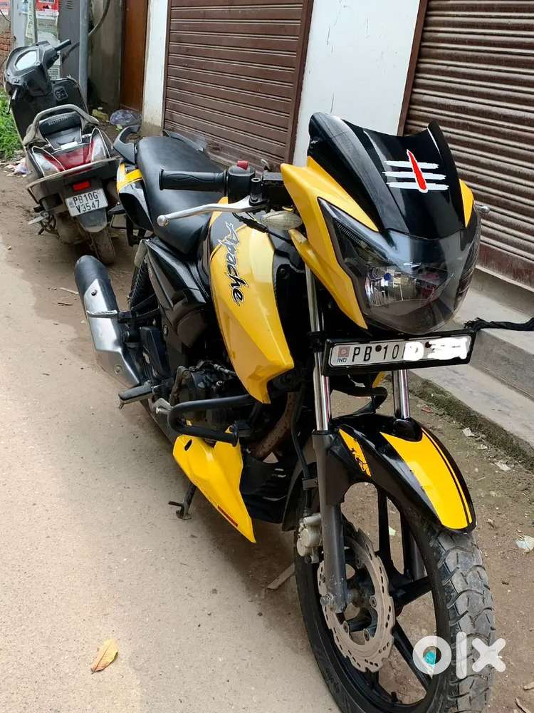 Apache RTR yellow top model