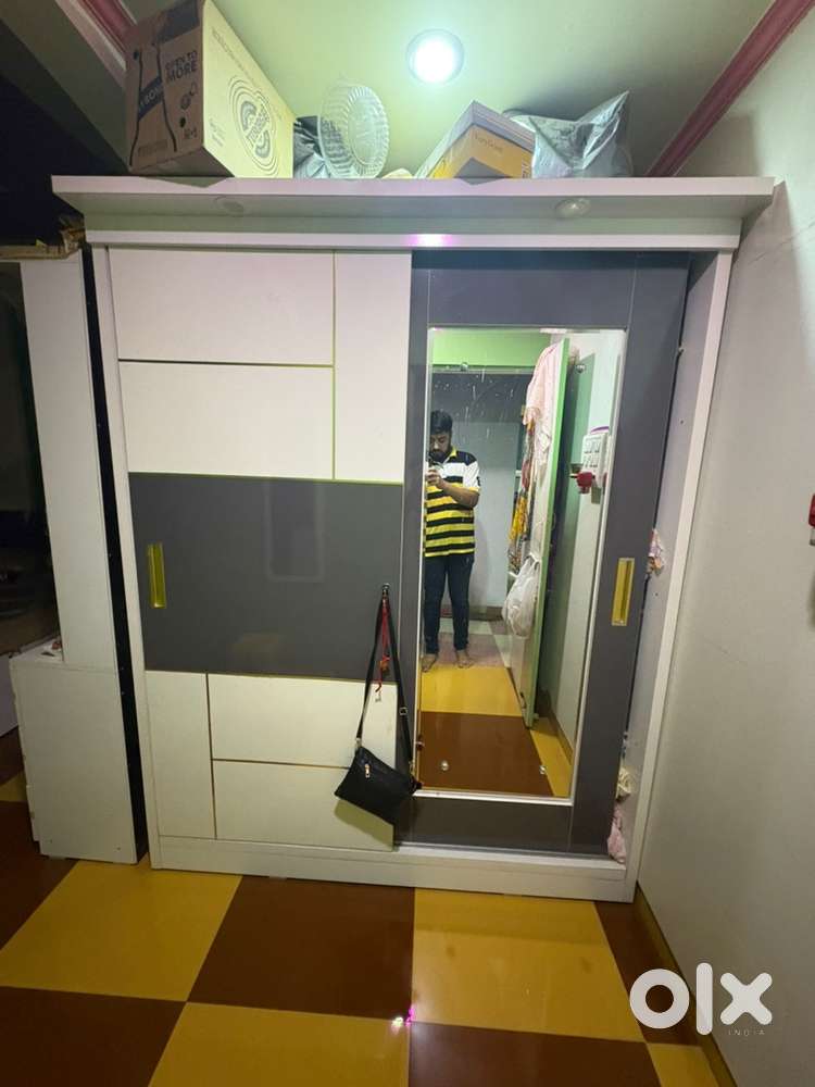 I want to sale my King Size Bed and Sliding door Wadroob