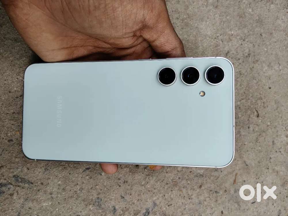 Samsung s23fe 8/128 ,10 month old