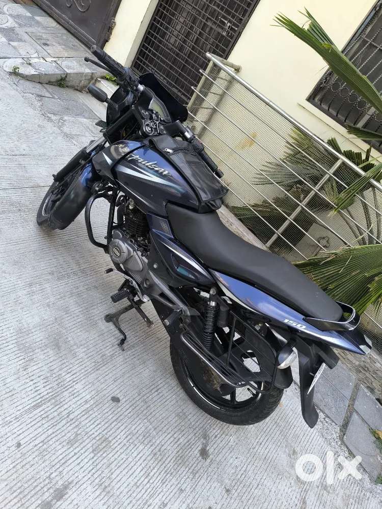 Bajaj Pulsar 150cc 2017 showroom track