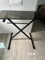 Keyboard stand with glass table top