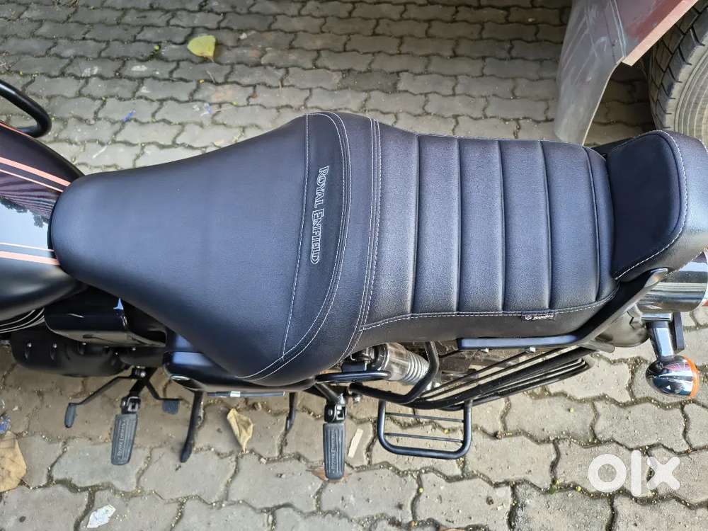 Black Touring Seat for NEW BULLET 350