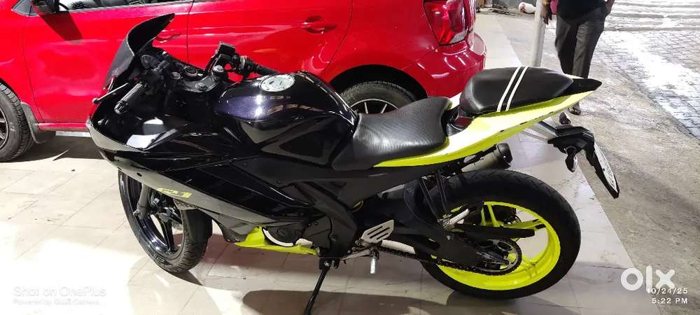Yamaha R15 v2