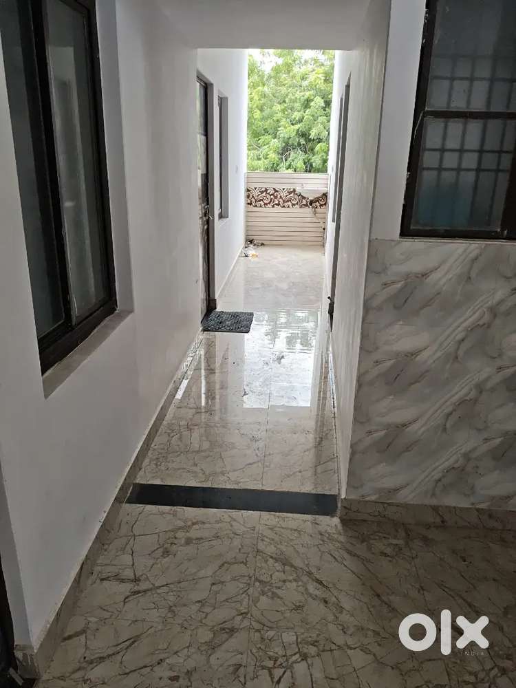 Indipendent single room , well tiles flooring