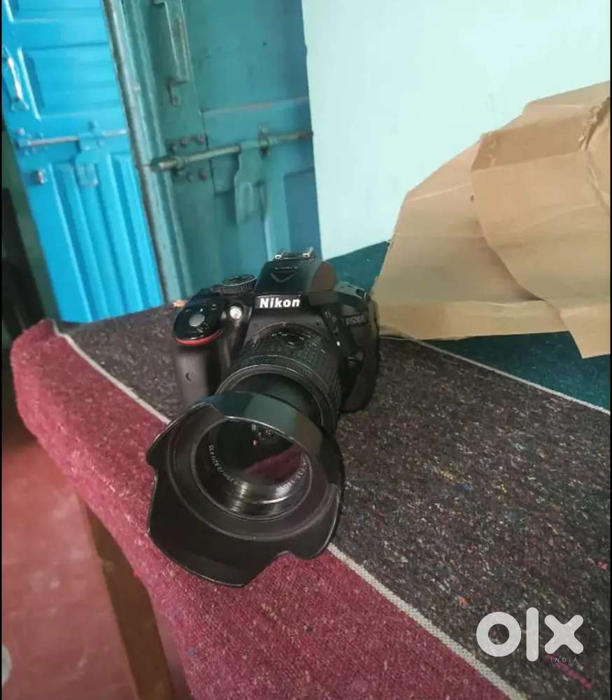 DSLR CAMERA