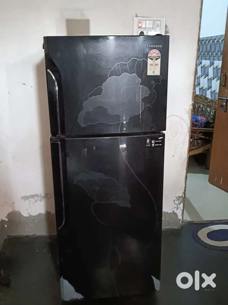 Samsung double door 260 ltr 5 star fridge