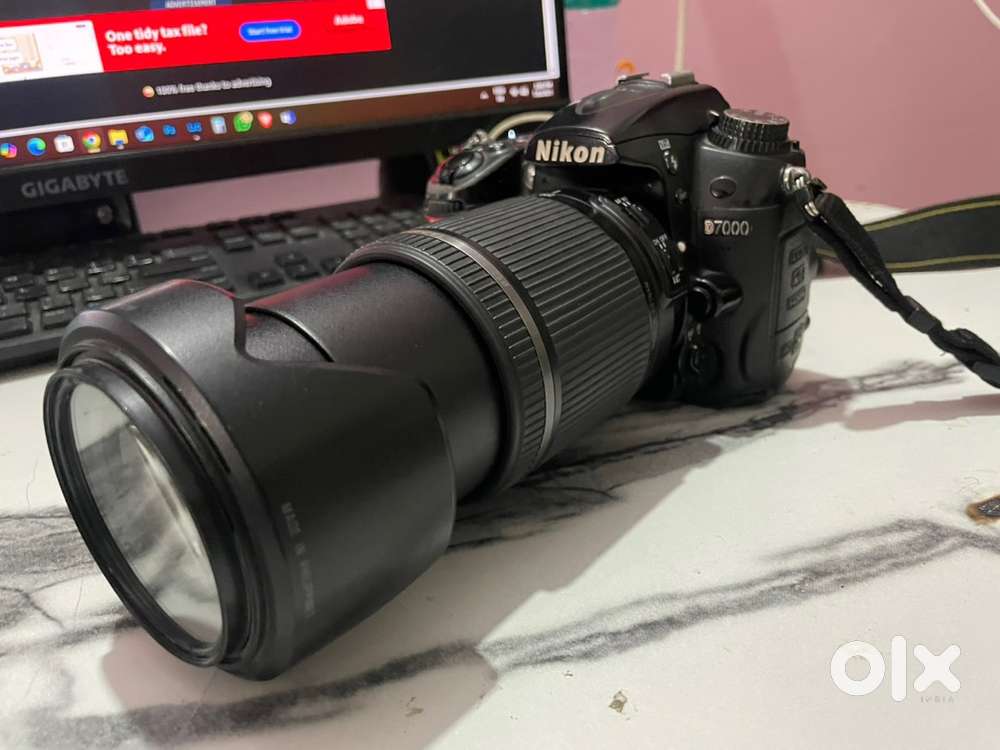 nikon D7000 with 18-200mm lens