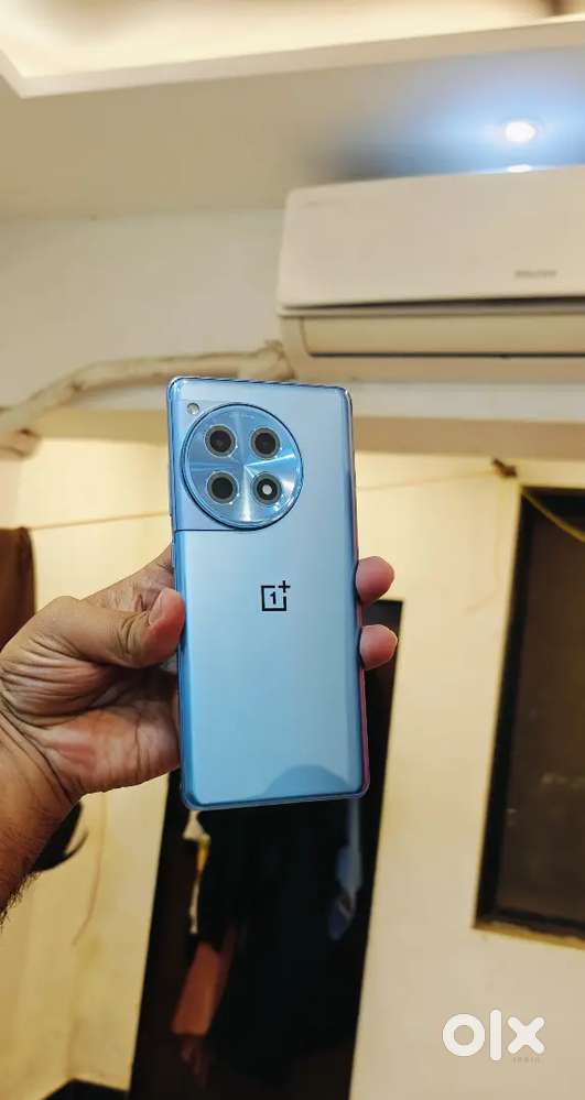 OnePlus 12R.   8 / 256