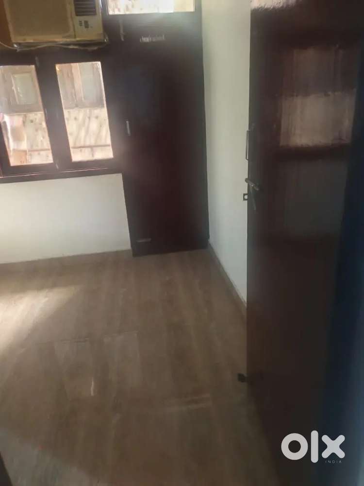 FLATE FOR RENT AVAILABLE NEAR OKHLA HEAD