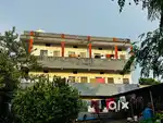 Room for Students (Boys and girls), working proffessional
