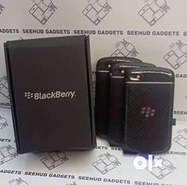 New unused Blackberry Q10 sealed packed with all accessories and box w