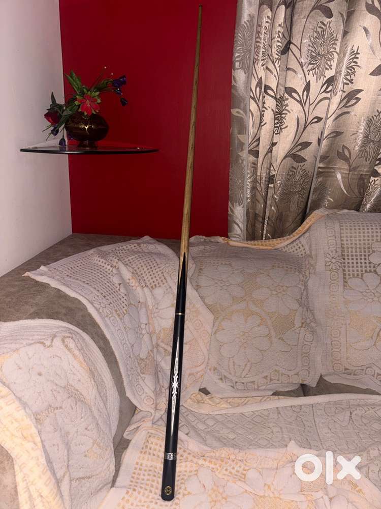 Black snooker cue with good grib