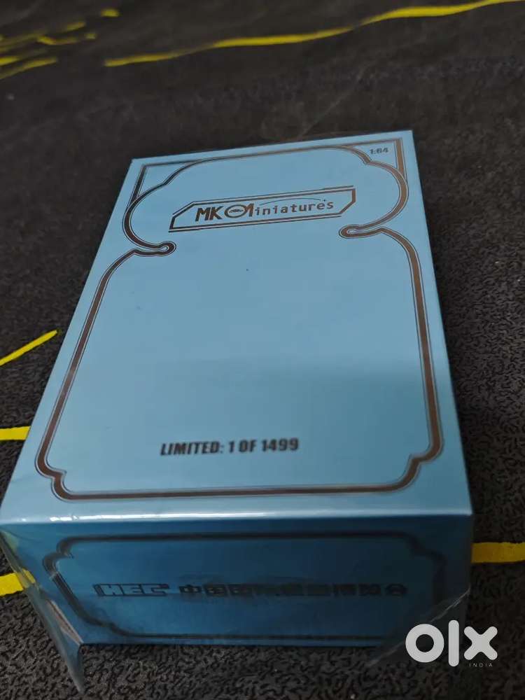 Miniature limited edition caddilac model, full metal and glass