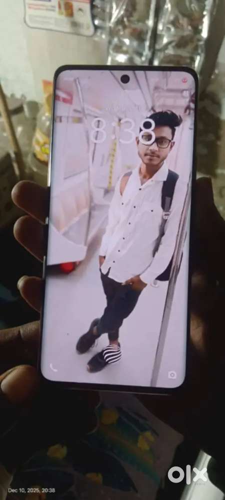 Vivo v40e 8,128 me only 11 moth old