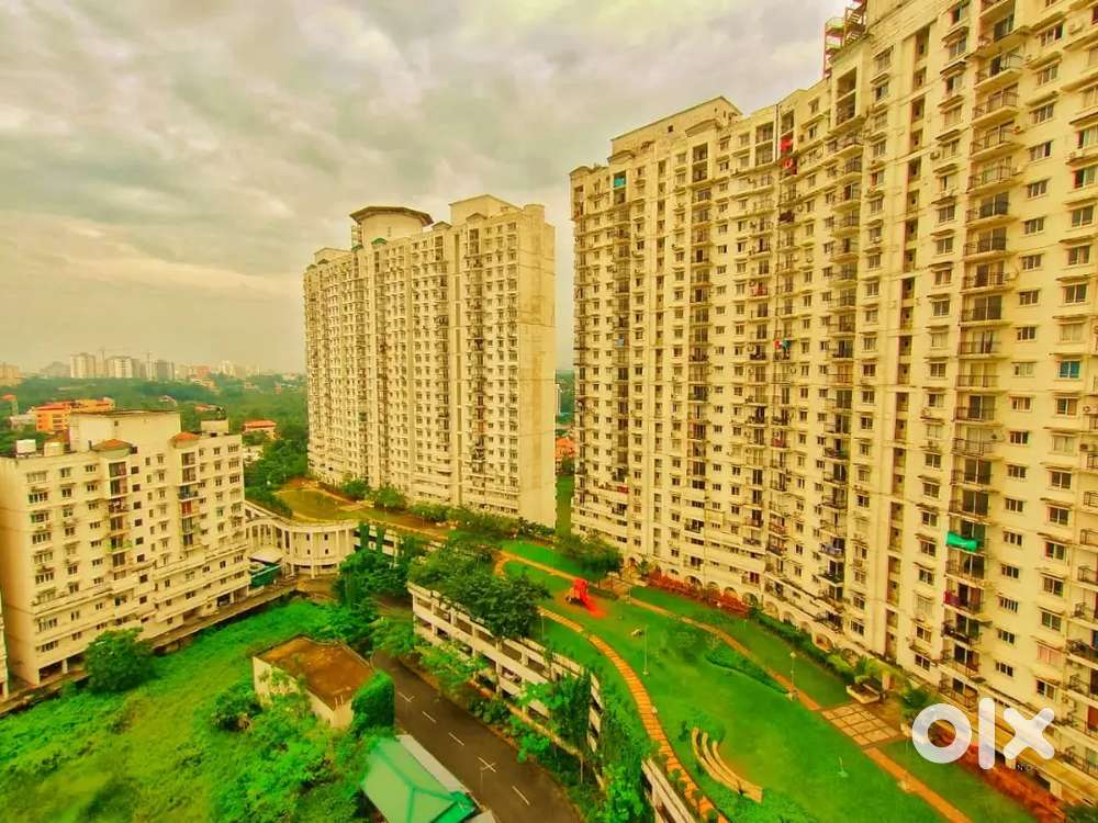 URGENT SALE : DLF 3 BHK PLUS SERVANT KOCHI NEAR METRO