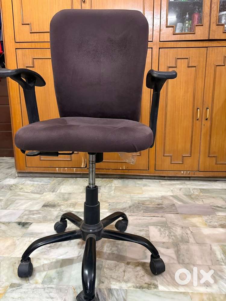 REVOLVING OFFICE ERGONOMIC CHAIR