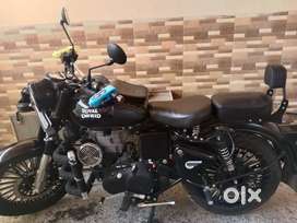 Royal Enfield 500 cc Stealth Black