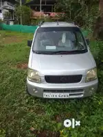 റിവേഴ്സ് ക്യാമറ. പവർ സ്റ്റിയറിംഗ്. പവർ വിൻഡോ. എ സി. സെറ്റ്