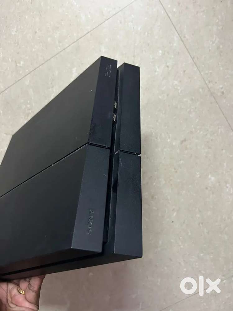 PS4 STANDARD PLAYSTATION 4 500GB 2 JOYSTICKS WITH GAMES