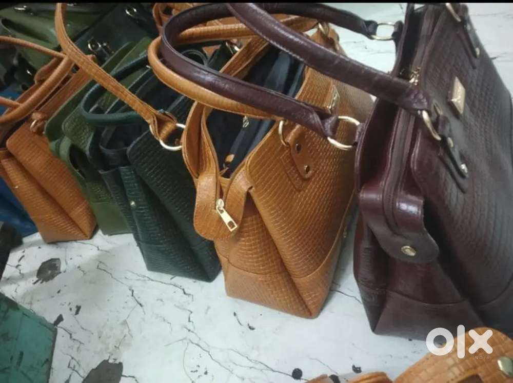 Sports line's garments aata h uska management karna hai