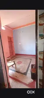Ek room...