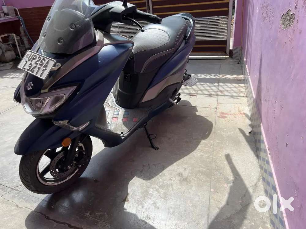 Suzuki Burgman Street 125 (Ride connect edition)