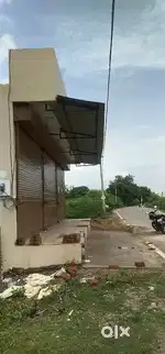 1 complex amleshwar में जिसमें 2 दुकान और एक ऑफिस बना हुआ है बेचना है,