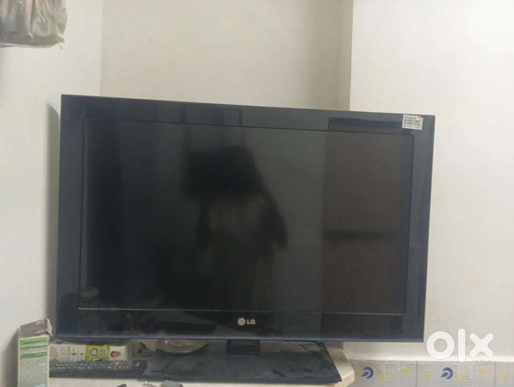 Lg 33 inches T.V HD and Non-Android