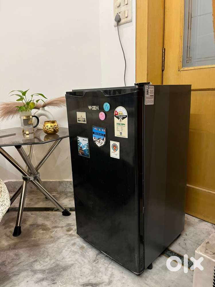 92L GEM Refrigerator – Excellent Condition