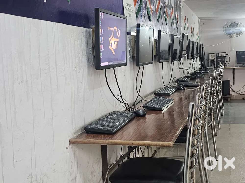 Sale 14 Monitor 14 Inch, 14 thin client, 1 cpu, 1 table, 10 chairs