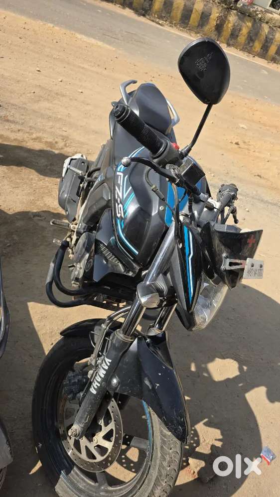 Yamaha fzs fi blue core enzine mileage highwey 55km  and city 45km