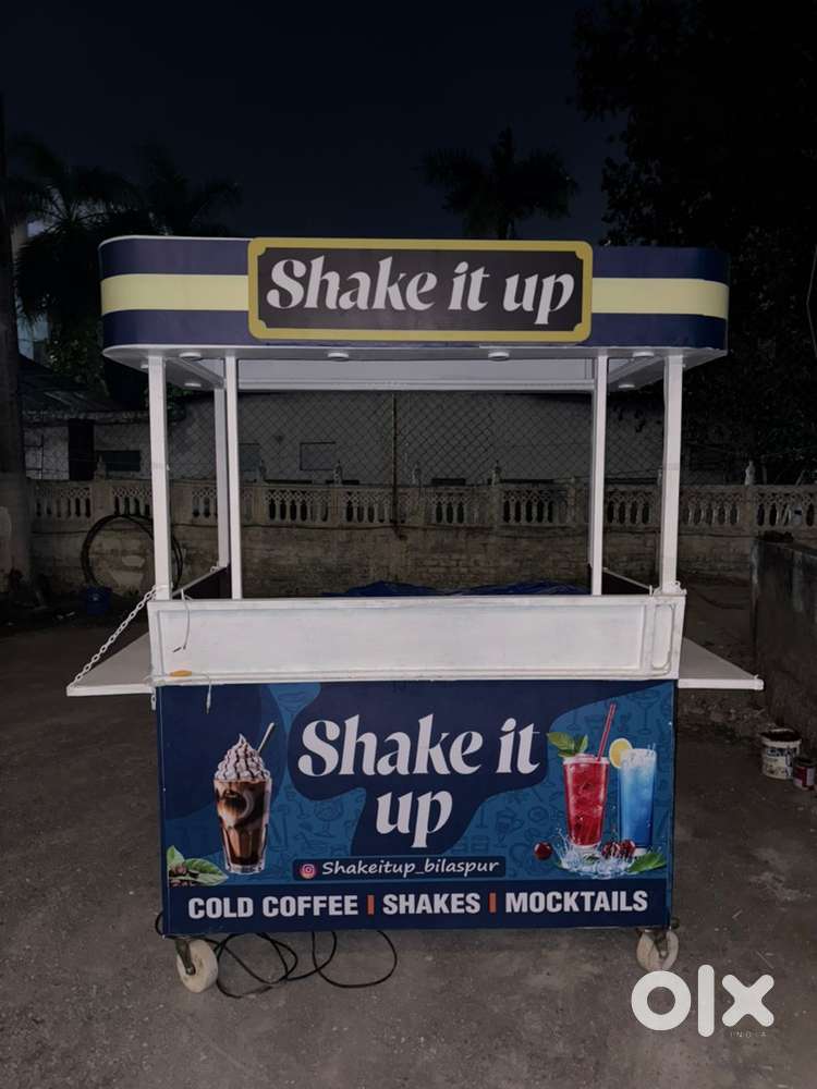 “फूड कार्ट में काम करने के लिए ज़रूरत है मेहनती लड़कों की।