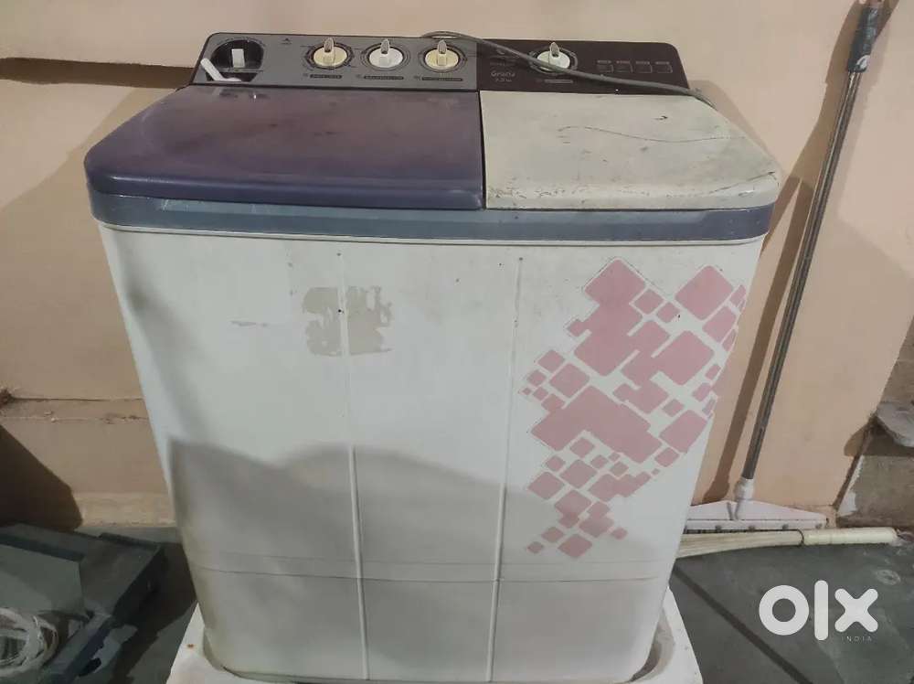 Semi automatic washing machine