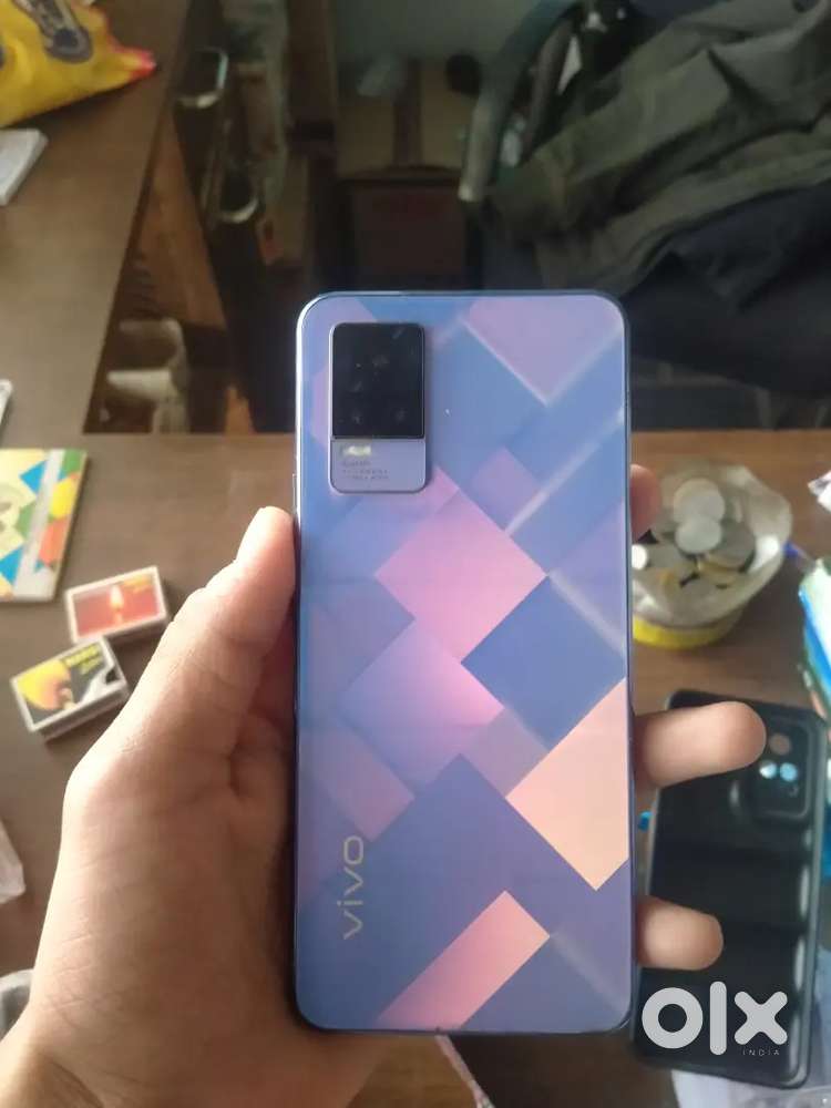 बॉडी पर कोई डैमेज नहीं है A1 कंडीशन Vivo73वारंटी एक्सपायर2 यूज्ड