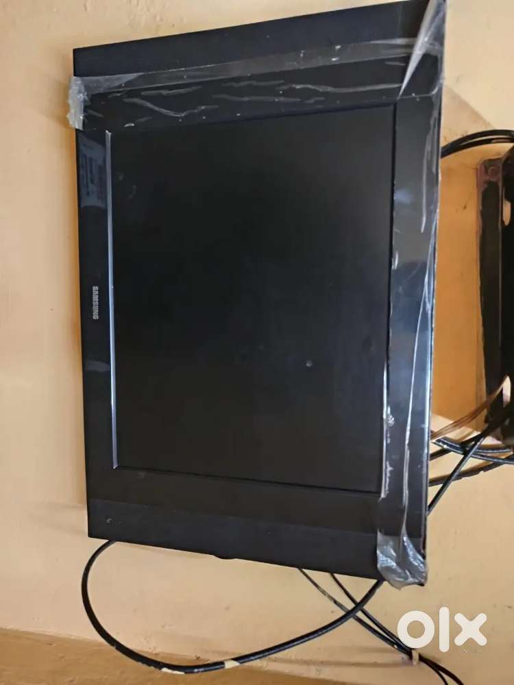 Tv new hai bas use me ni h or choti hai