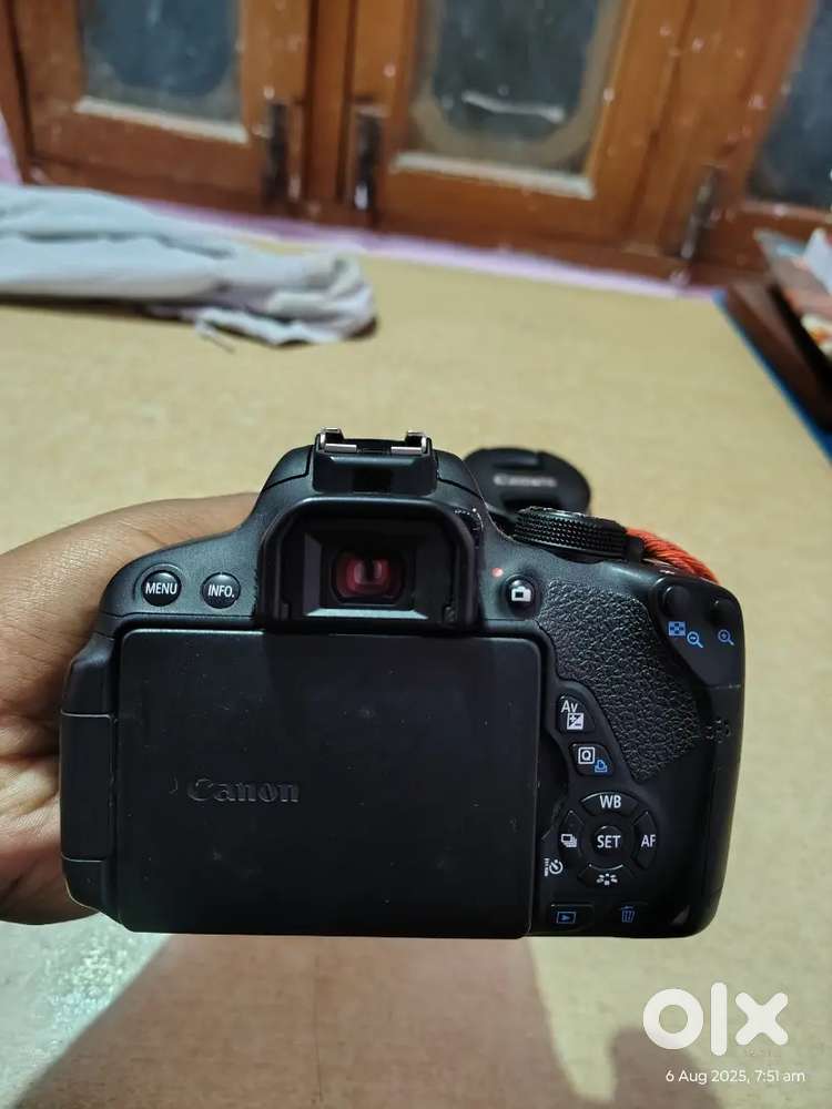 Cannon 700D