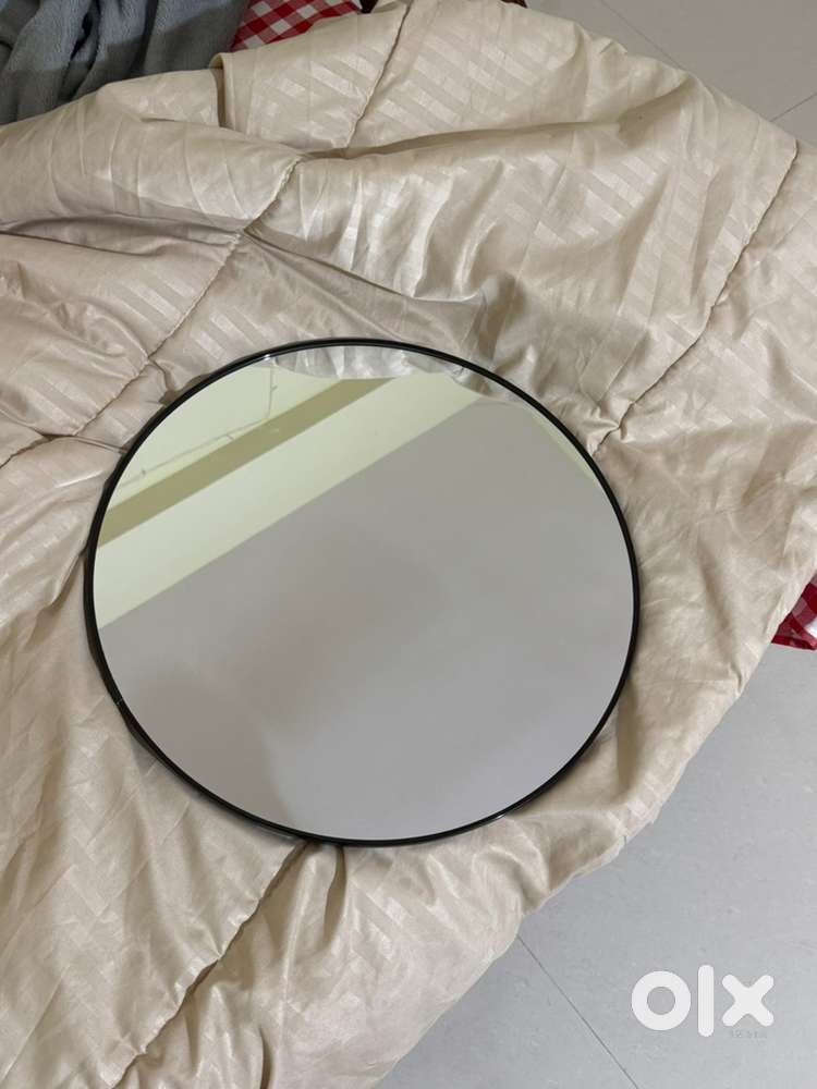 black border mirror