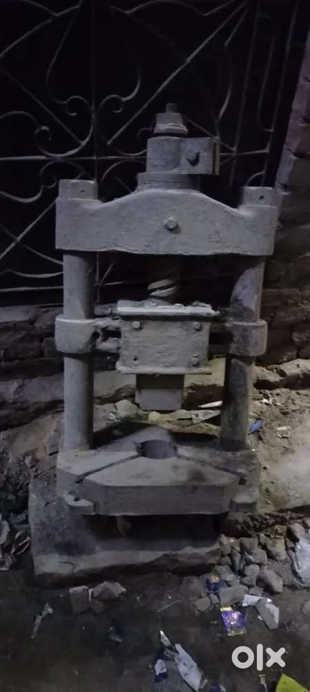 Hand power pressure machine