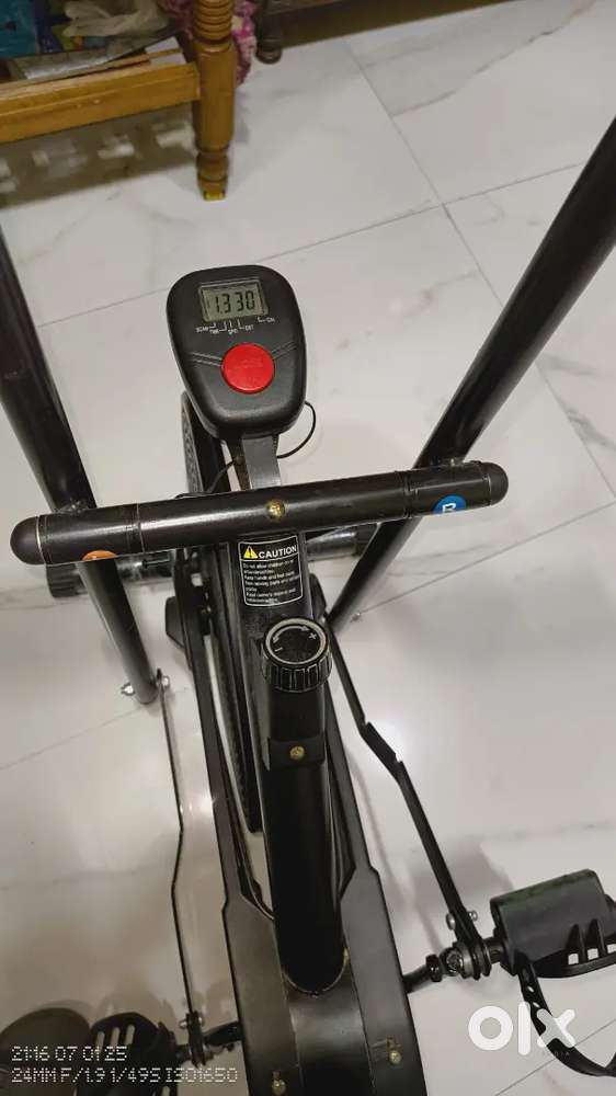 Exercise bike / cycle