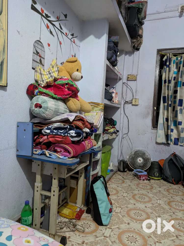 Urgently need 1 warking girl  as a roommate