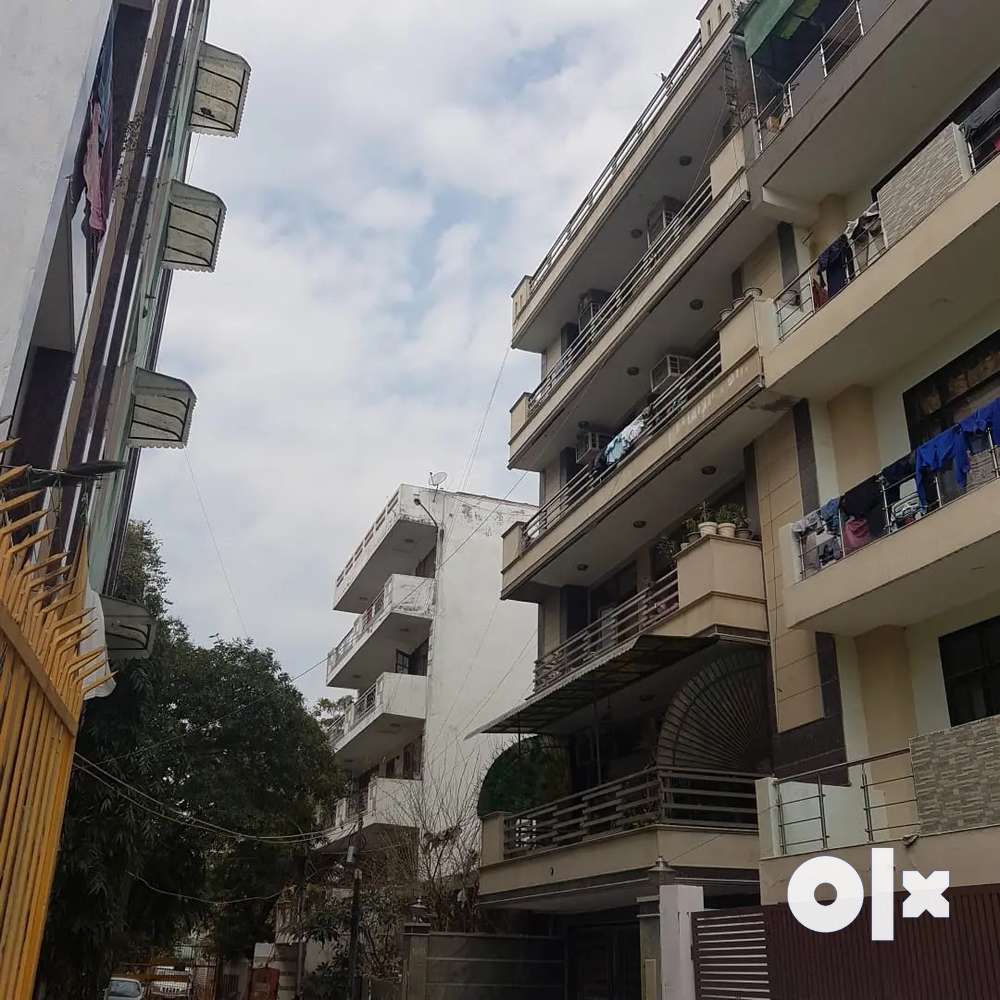 FREEHOLD, READY TO MOVE CHUHA FLAT 1 RK WITH ATTACHED KITCHEN & BATH