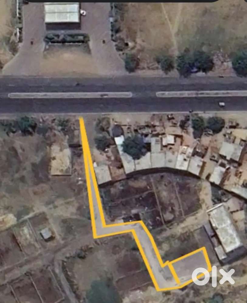 100 मीटर अंदर 20 फीट रोड पर