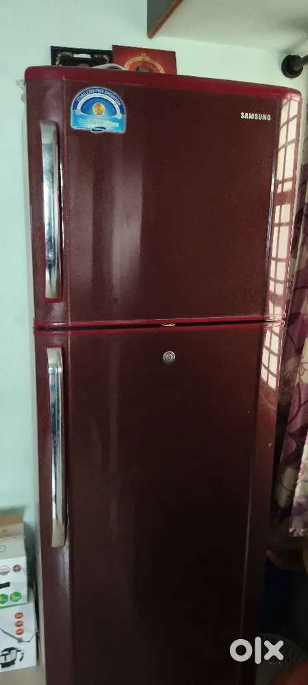 SAMSUNG DOUBLE DOOR FRIDGE