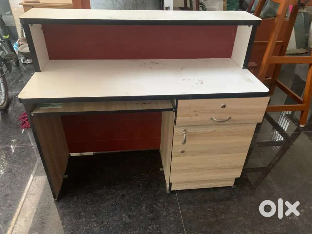 Computer table for sale
